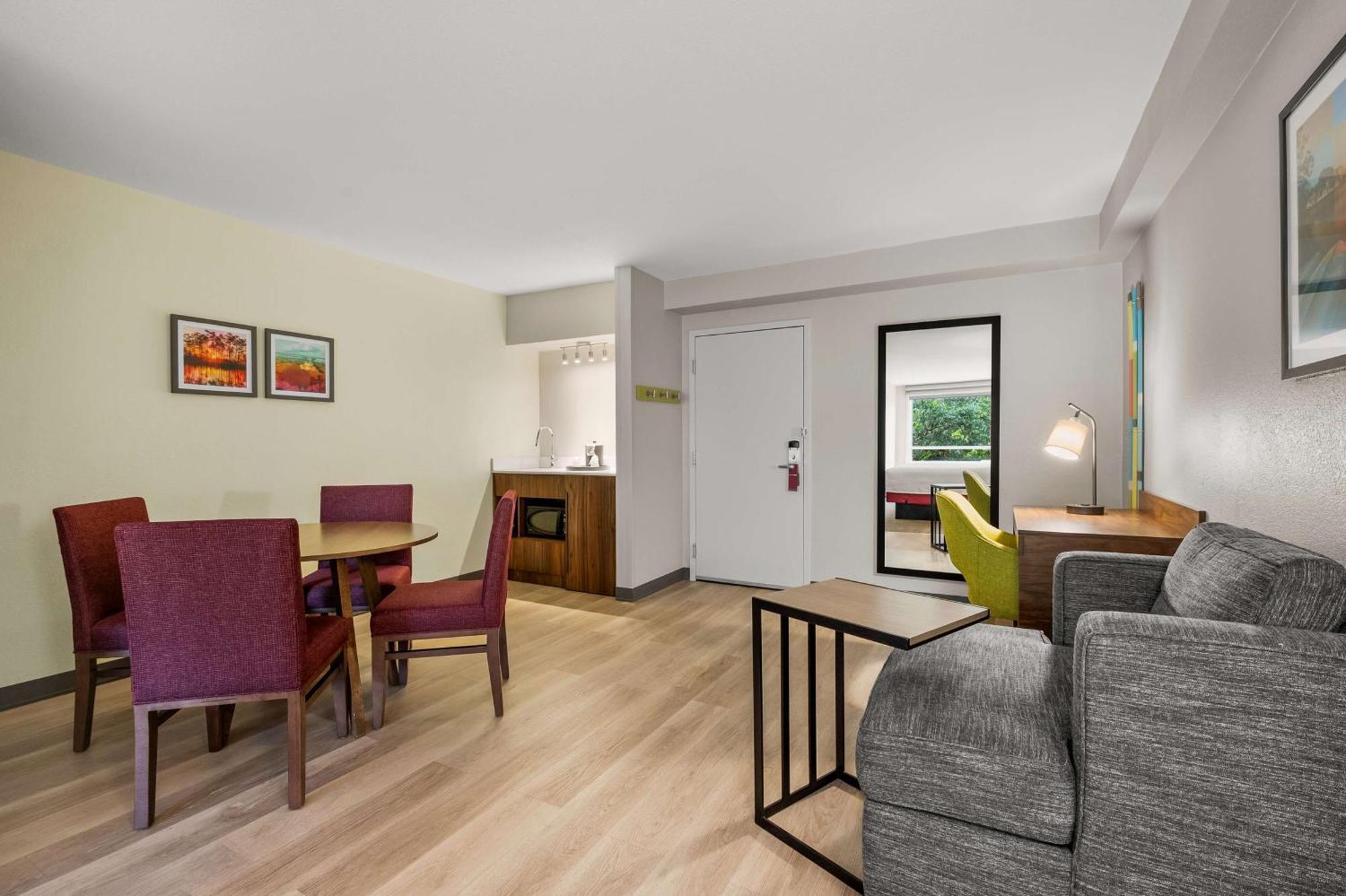 Hampton Lauderdale Hotel 3*